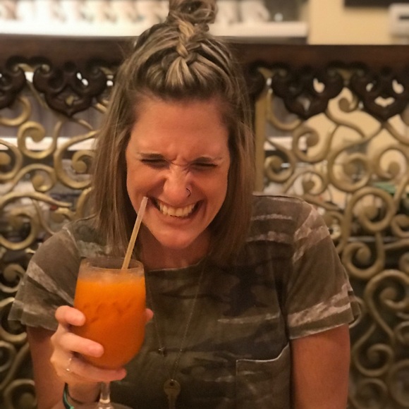 Meet your Posher, Beth - Picture 1 of 1